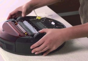 Cómo limpiar un robot aspirador de residuos y pelos de mascotas: consejos sencillos