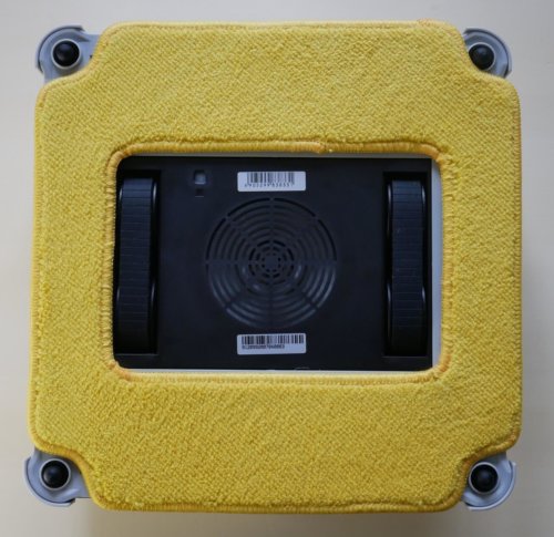 Vaizdas iš apačios (geltonos servetėlės)