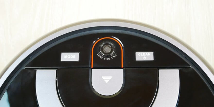 Robotų dulkių siurblių su navigacijos kamera įvertinimas