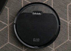 ELARI SmartBot: biudžetą tausojantis robotas dulkių siurblys, valdomas per „Alice“