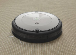 „iRobot Roomba 698“: tas pats „Roomba 676“ su atnaujintu dizainu