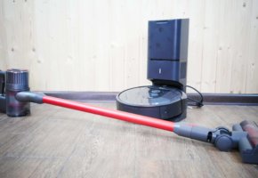 Kas geriau: robotinis dulkių siurblys ar vertikalus dulkių siurblys?