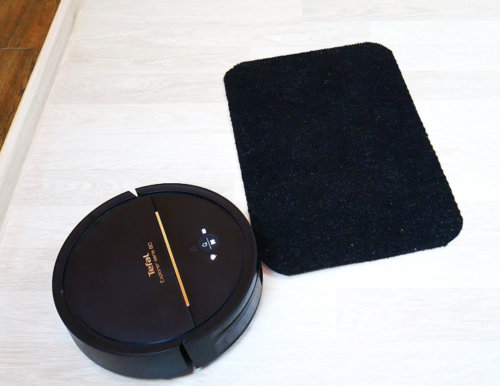 Robotas ir juodas kilimas Robotas ir juodas kilimas