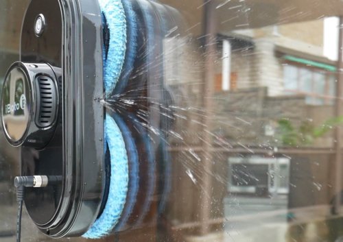 Purškiamas skystis ant lango