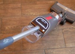 „Atvel F16“: belaidis savaime išsivalantis dulkių siurblys su kilimų šepečiu