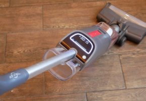 „Atvel F16“: belaidis savaime išsivalantis dulkių siurblys su kilimų šepečiu