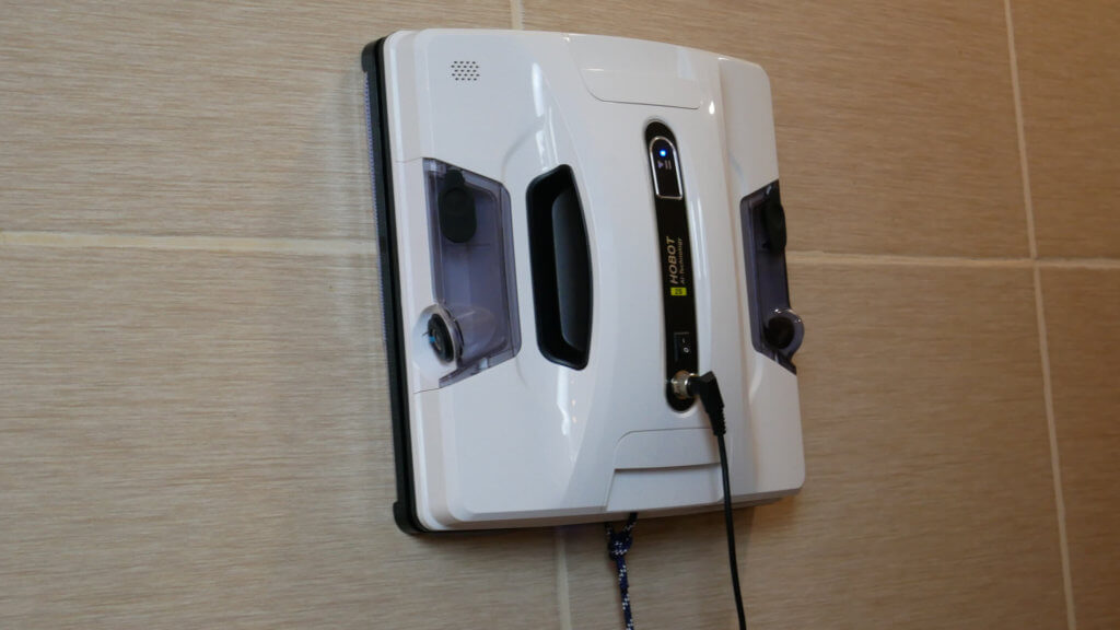 Plytelėmis išklotos sienos plovimas