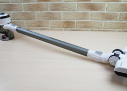 REDMOND RV-UR360: belaidis 2 viename vertikalus dulkių siurblys