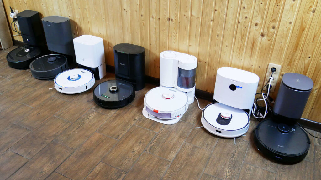 Lyginamasis robotinių dulkių siurblių bandymas