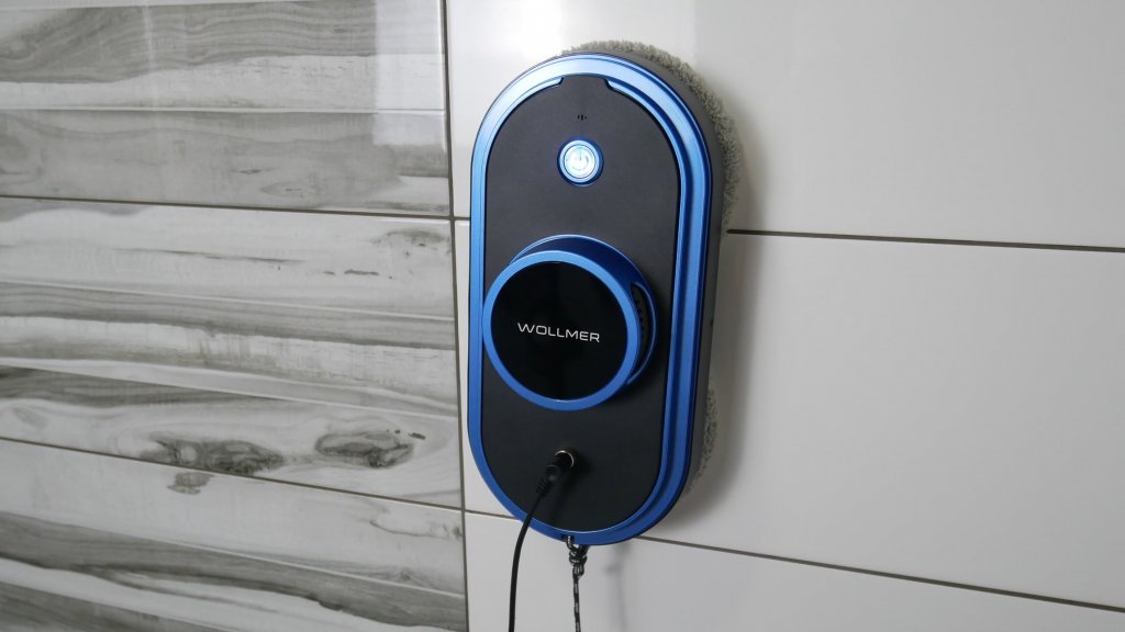 Wollmer W600 Ultrabot sobre baldosas