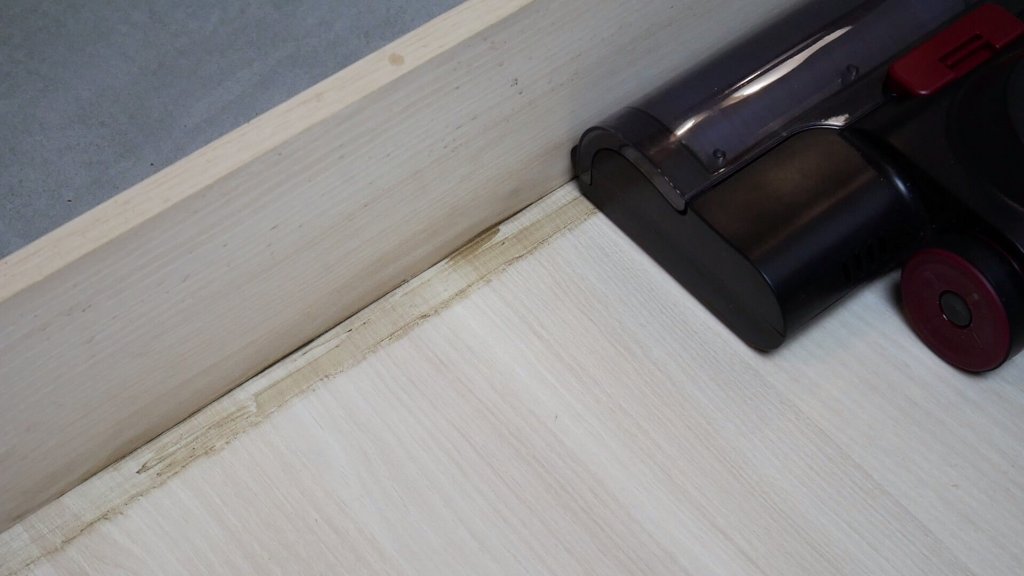 Siaura juostelė palei grindjuostę