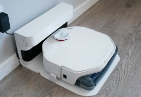 „Xiaomi Smartmi A1“: robotas dulkių siurblys, kuris valosi pats, kol valo.