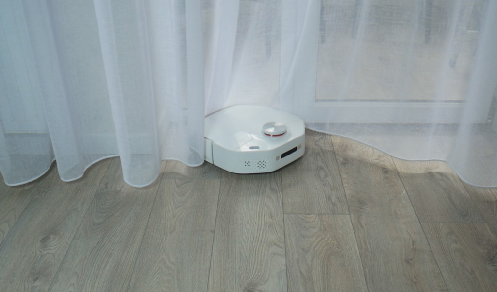 Valymas už užuolaidų