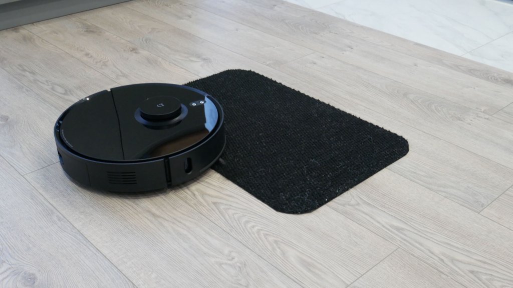 Važiavimas juodais paviršiais