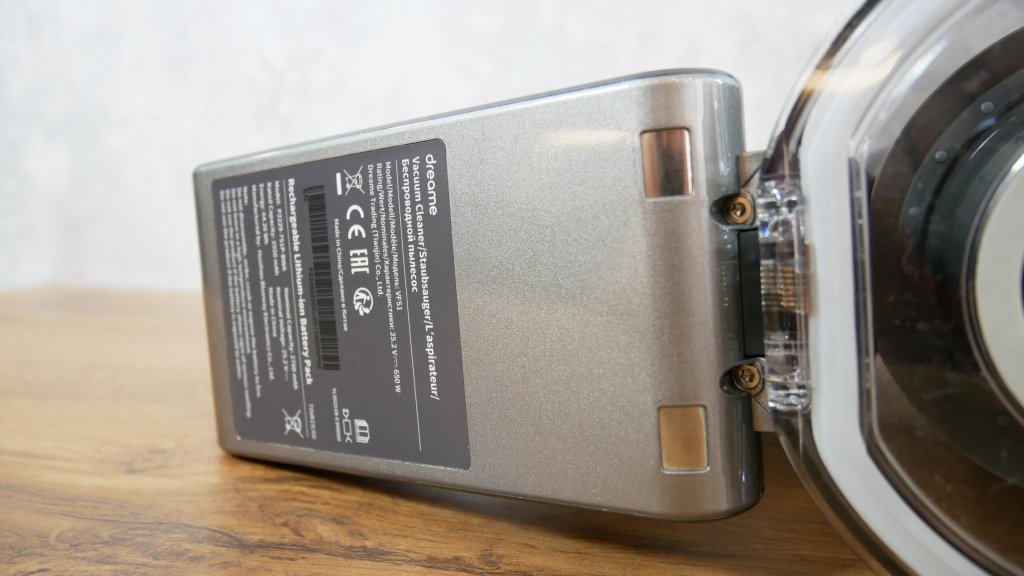 Dreame V12 Pro: įkrovimo kontaktai