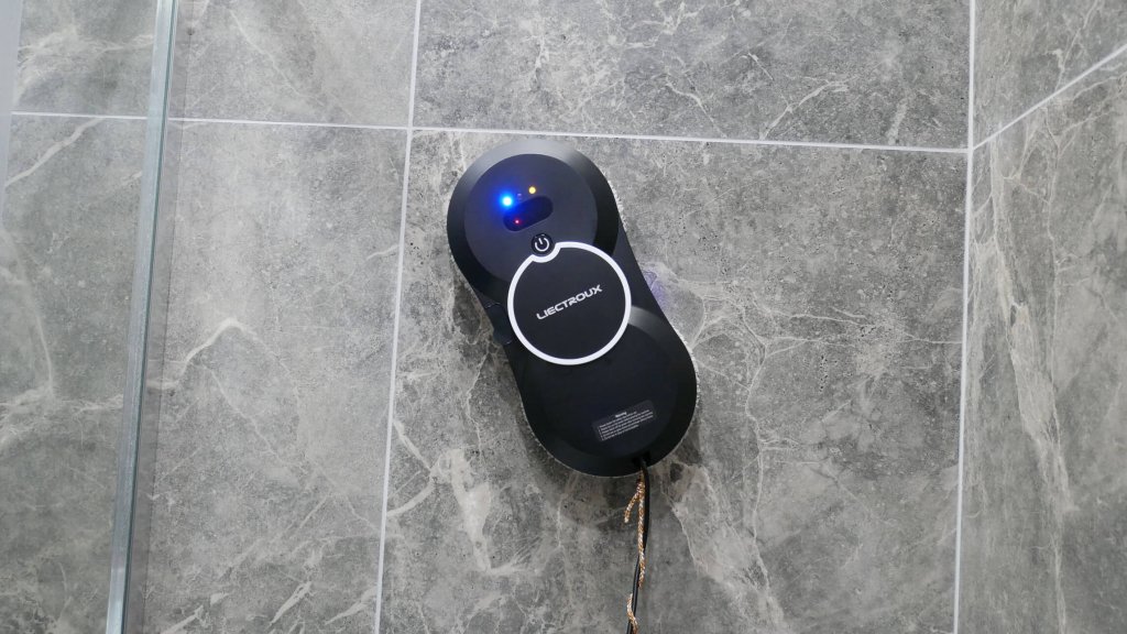 Robotinis sienų valymas