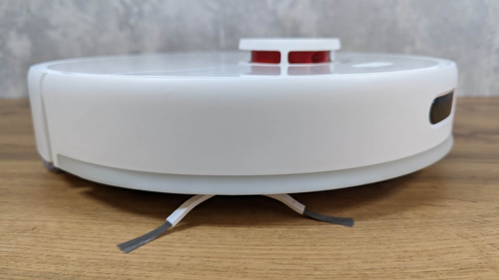 „Dreame Bot D10s“: vaizdas iš šono