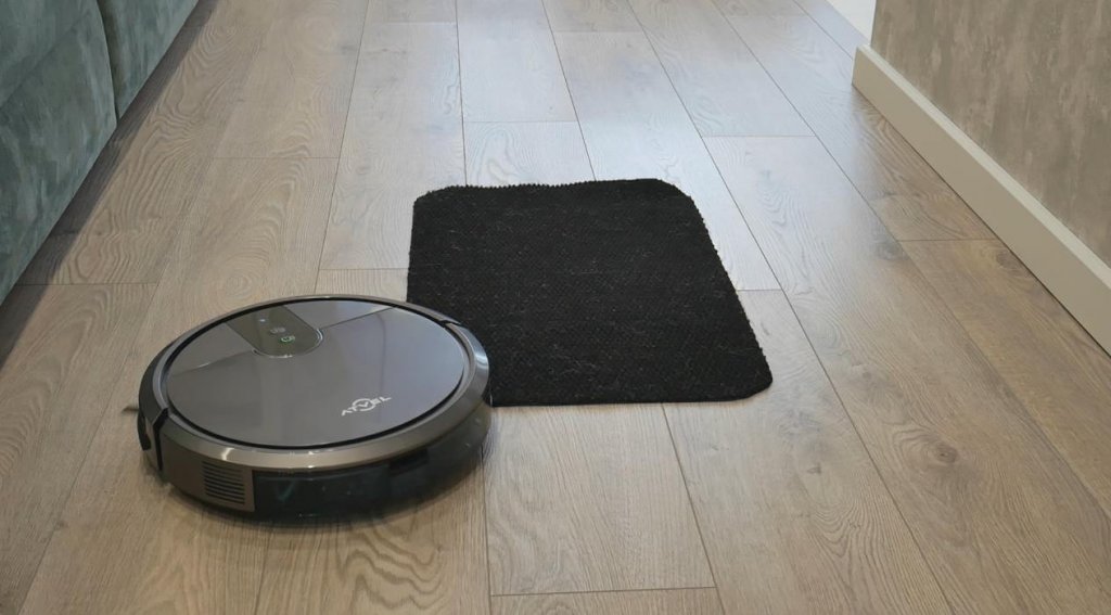 Važiavimas juodais paviršiais