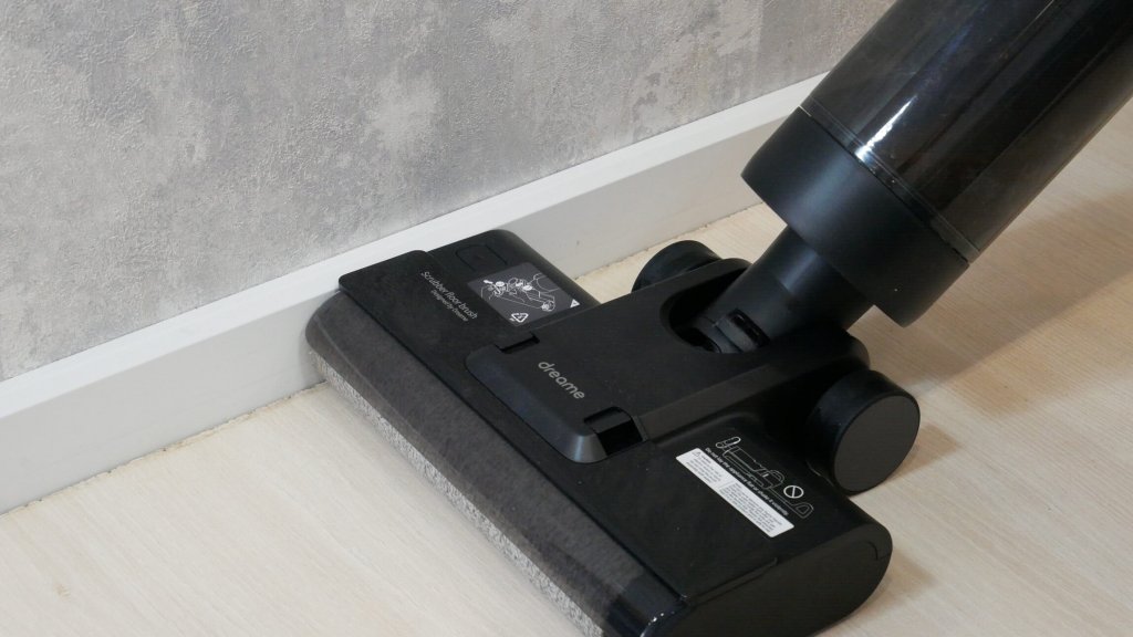 Dreame M12: un fregadero a lo largo del zócalo