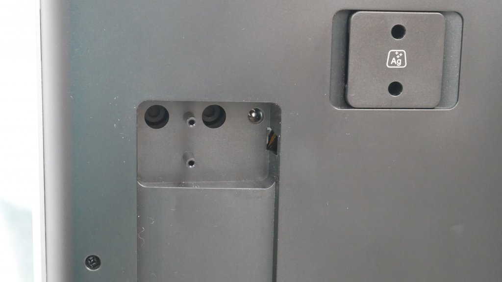 „Ecovacs Deebot X1 Omni“: universalūs prievadai