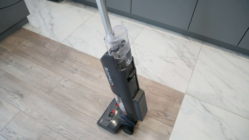 Atvel F16 Ultimate: vertikalus parkavimas