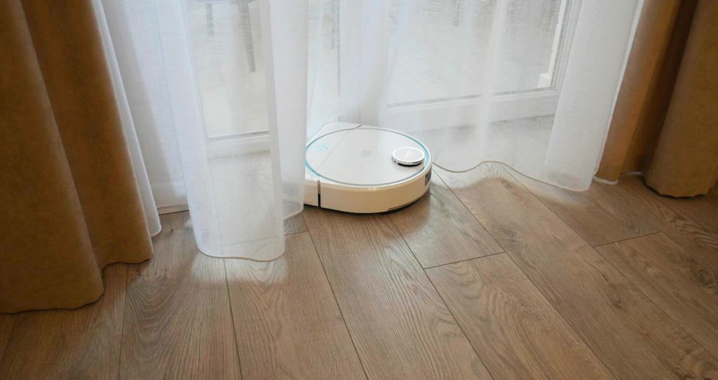 Hobot LEGEE-D8: Čiščenje za zavesami