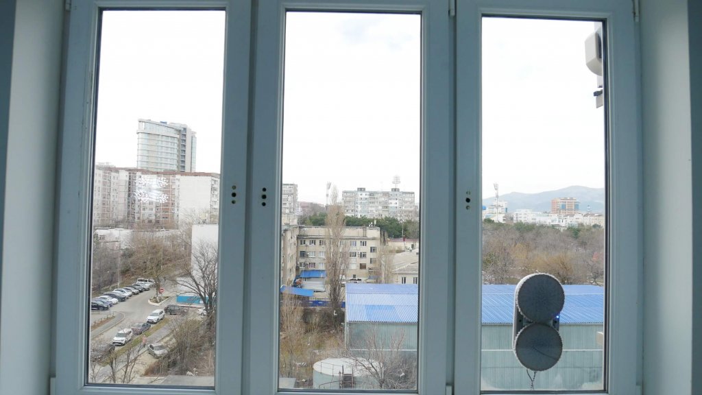 Hobot R3: Lavar una ventana estrecha