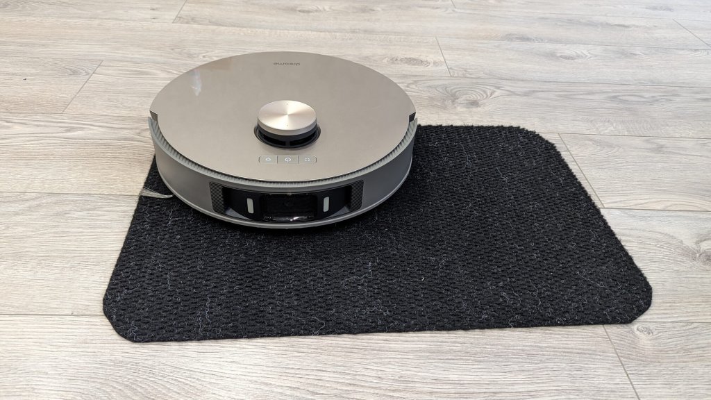 „Dreame Bot X10 Pro“: važiavimas juodais paviršiais