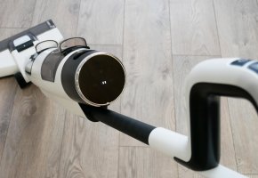 KaringBee M1: Aspiradora vertical con autolimpieza y secado con rodillos