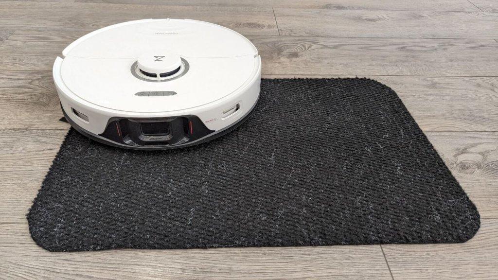 Važiavimas juodais paviršiais