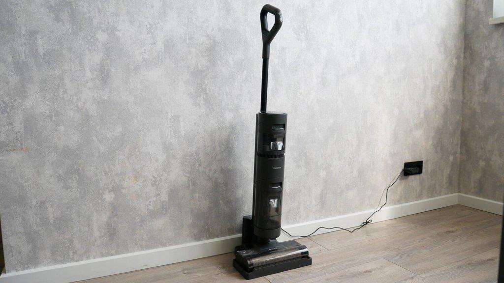 Dreame H12 Core: Carga en la base