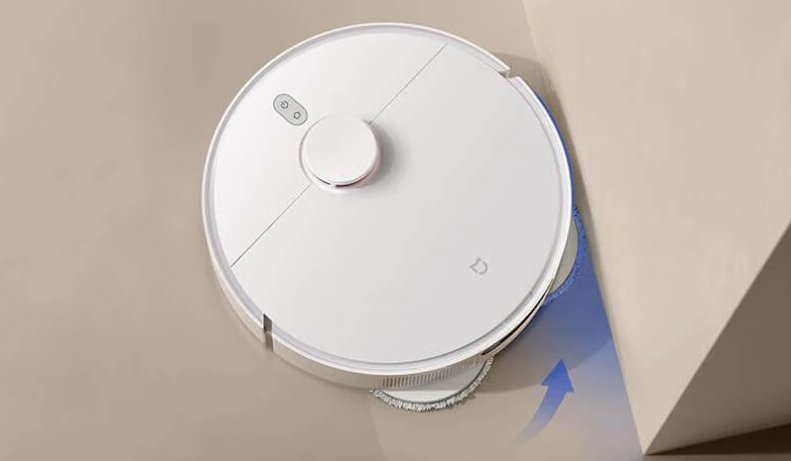 Grindų plovimas palei grindjuostę