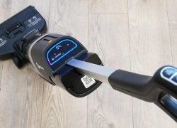 „Neatsvor T30“: įperkamas vertikalus dulkių siurblys