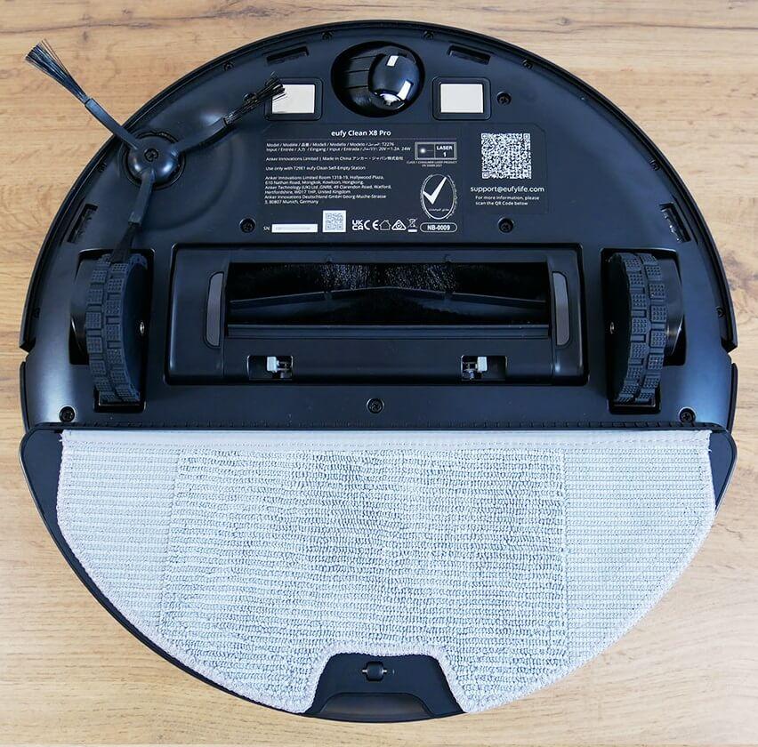 „Eufy Clean X8 Pro“: vaizdas iš apačios