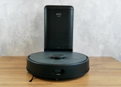 „Eufy Clean X8 Pro“: galingas robotinis dulkių siurblys su savaiminio valymo turbo šepečiu ir dulkių surinktuvu