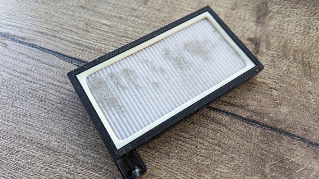 „Eufy Clean X8 Pro“: šiukšlės už HEPA filtro tinklelio