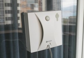 Neatsvor W10 : Un robot lave-vitres abordable avec alimentation en eau automatique