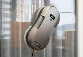 Genio Windy W220 DUO: A robotic window cleaner with dual water spray