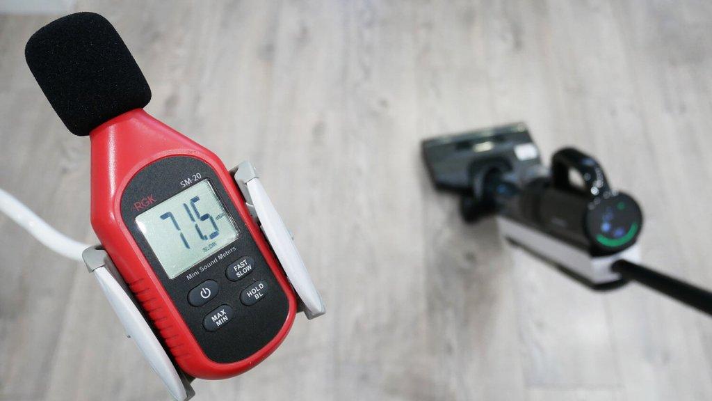 REDMOND MultiClean RV-UR390: Triukšmo lygis