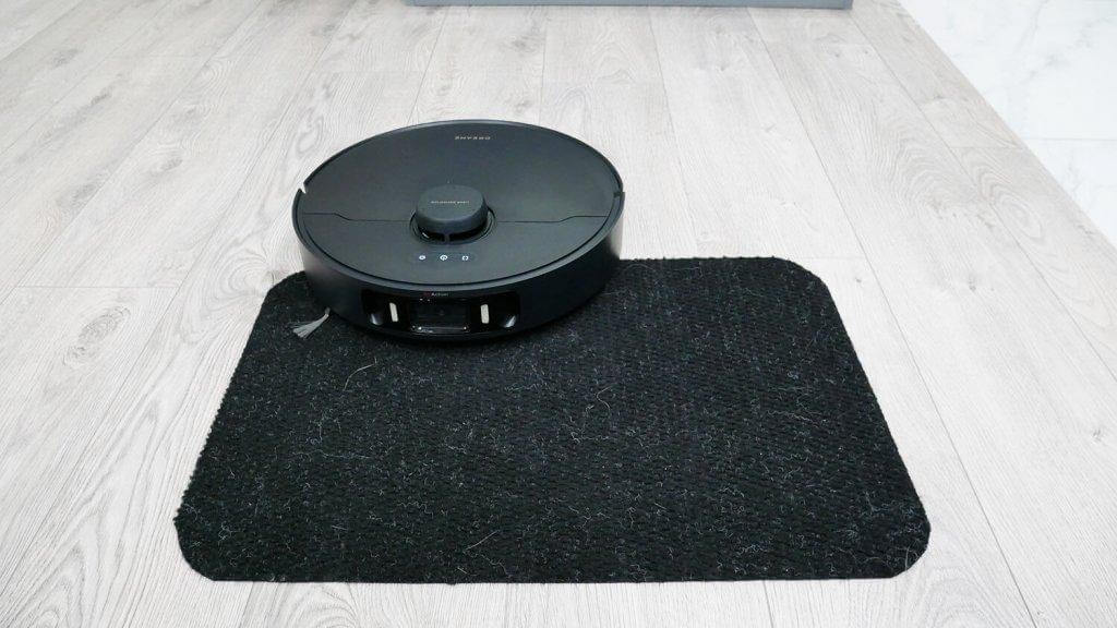 „Dreame Bot X30 Pro“: važiavimas juodais paviršiais