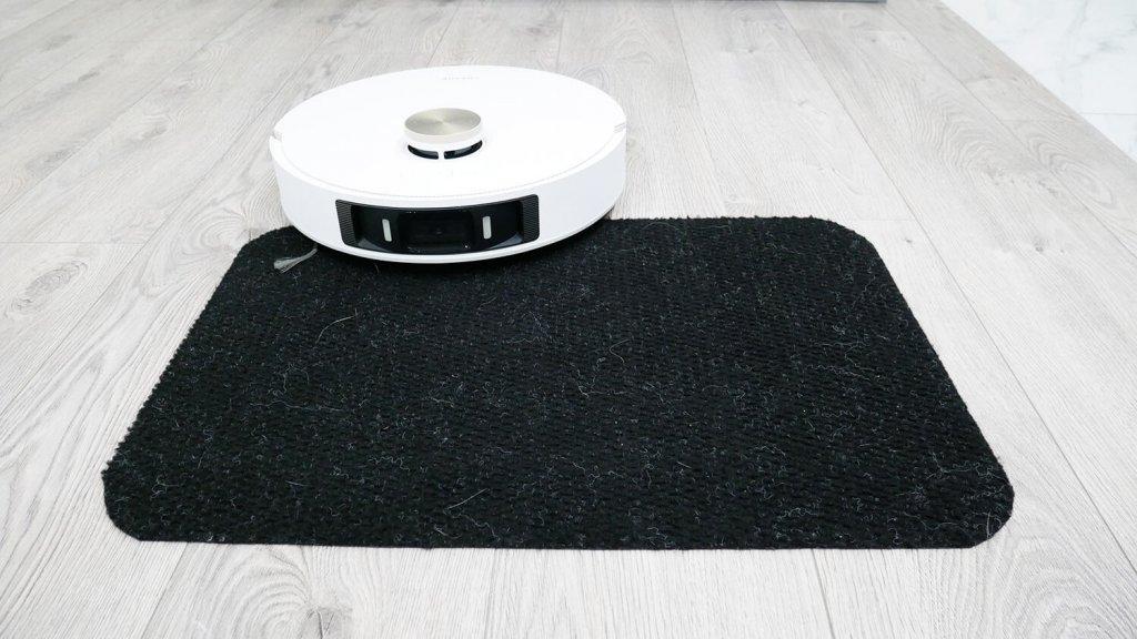 Važiavimas juodais paviršiais