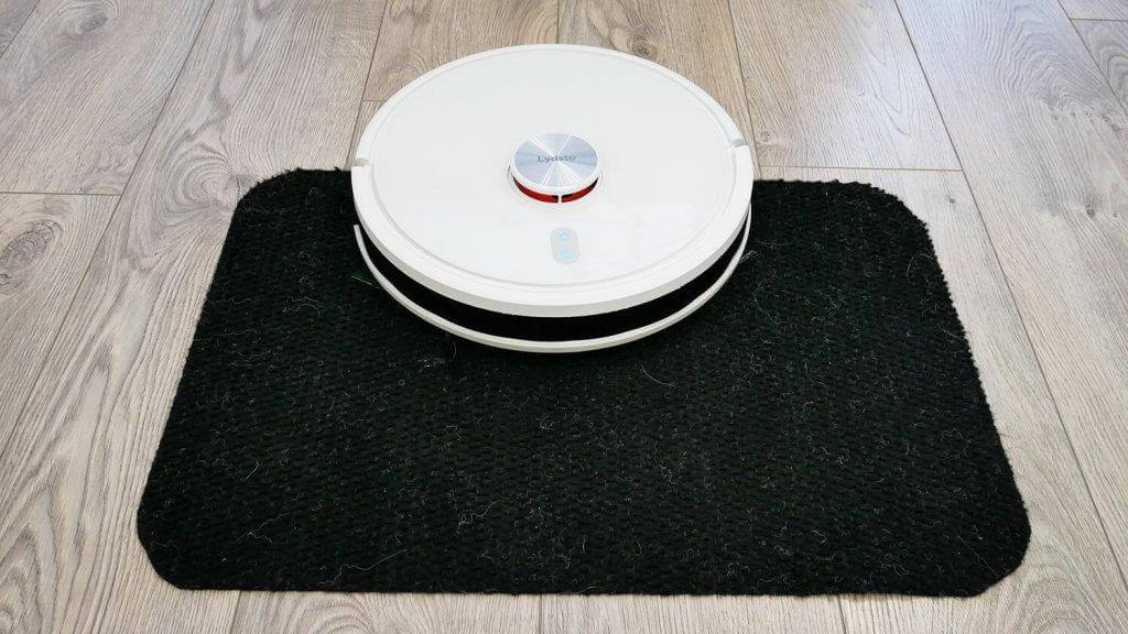 Lydsto R5D: Conducción en superficie negra