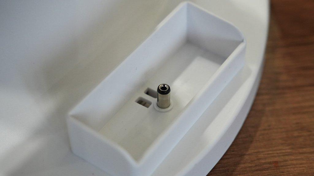 „Clever&Clean HV-550 Pro“: akumuliatoriaus įkrovimo prievadas