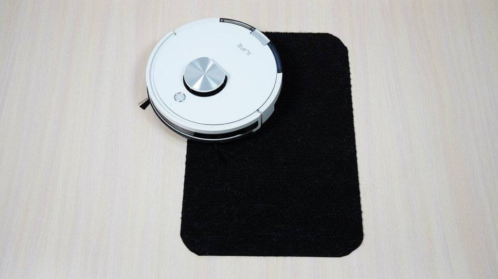 iLIFE L100: Vairavimas juodais paviršiais