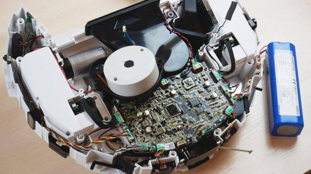 Išardytas robotas dulkių siurblys