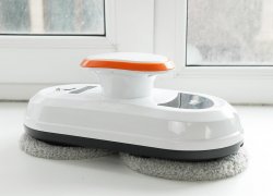 „Dadget W100“: ką gali šis nebrangus robotinis langų valytuvas?