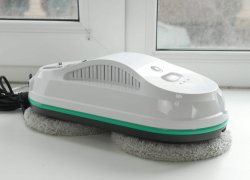 „Gadget W200“: įperkamas robotinis langų valytuvas su vandens purškimo funkcija