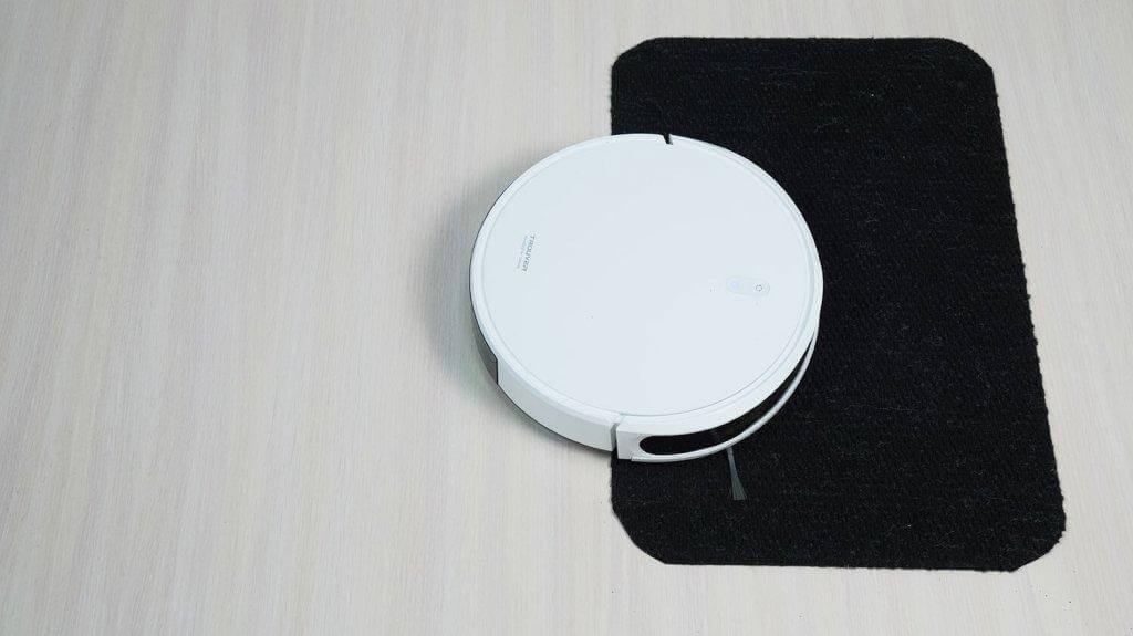 „Dreame Trouver M1“: važiavimas juodais paviršiais