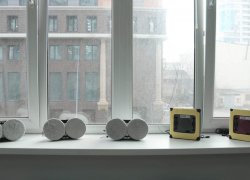 Kuris robotas langų valytuvas geresnis: kvadratinis ar apvalus, su purkštuvu ar be jo?