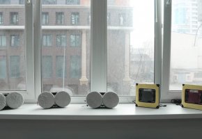 Kuris robotas langų valytuvas geresnis: kvadratinis ar apvalus, su purkštuvu ar be jo?